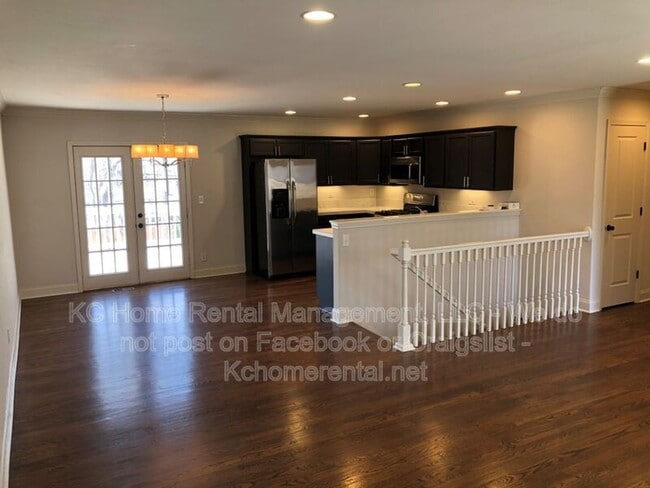 Photo - 8234 Main St