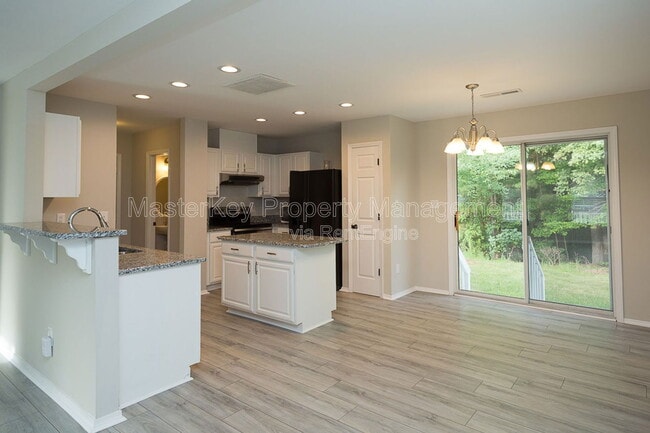 Photo - 204 Evening Star Dr