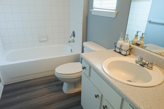 Photo - Renaissance Courts Apartments