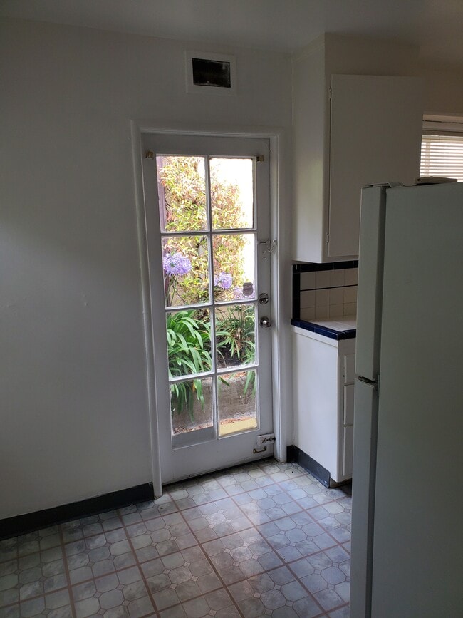 Building Photo - 1329 Parker St Unit 1329