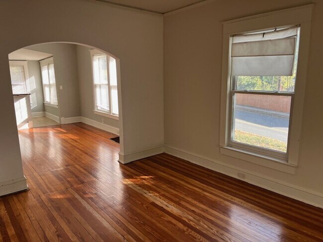 Photo - West Plaza Home close shops and entertainment