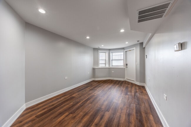 Photo - 3328 W Congress Pkwy