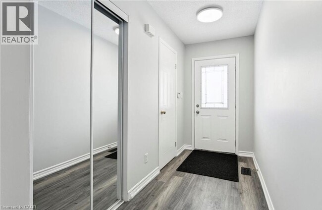 Photo - 159 Henhoeffer Crescent
