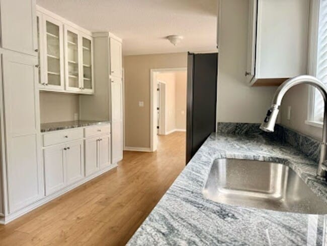 Photo - Large and Stunning 2700sqft Newly Renovated 3BR 3BTH!