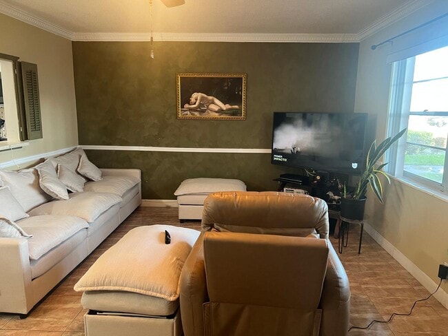 Building Photo - 153 Easthampton G Unit G