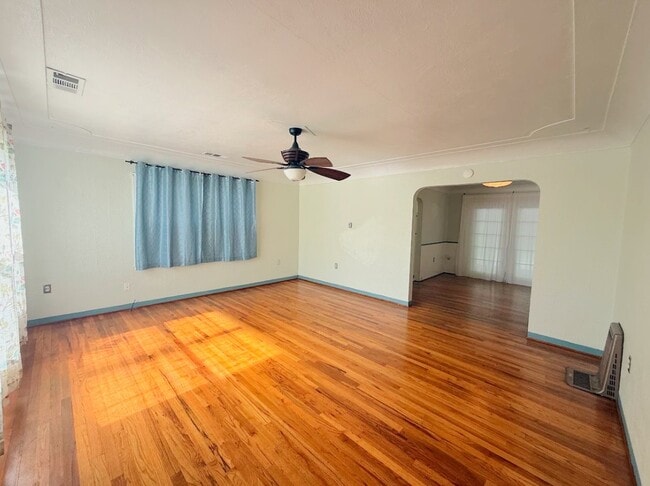Photo - 3021 Oleander Ave