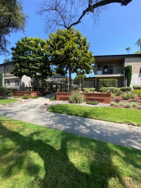 Building Photo - 999 Locust St