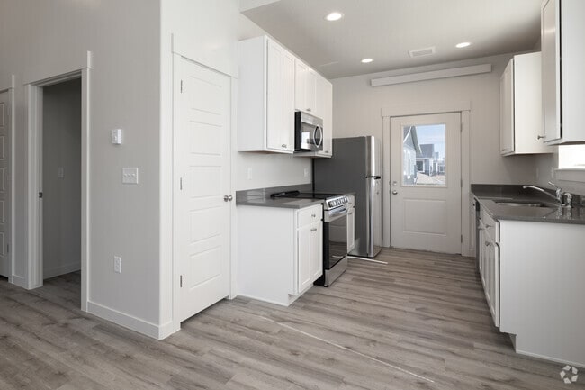 2BR, 1BA - 928SF - Kitchen Angle Two