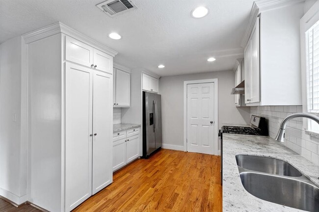 Photo - 1305 Idylwild St