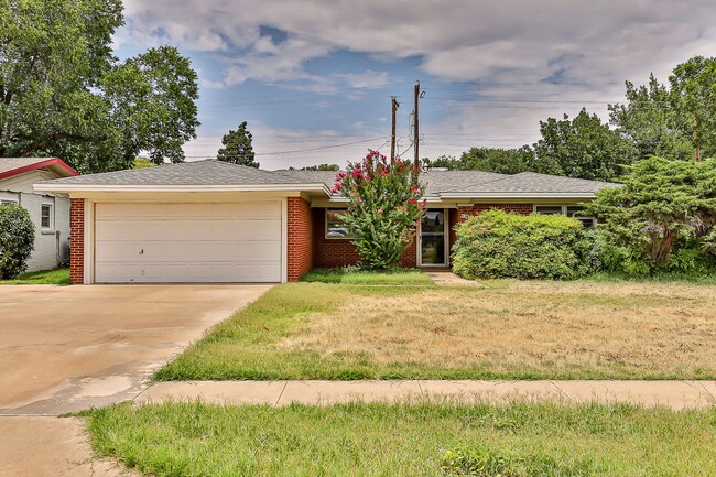 Spacious 3-Bedroom with 2 Car Garage! - Spacious 3-Bedroom with 2 Car Garage! House