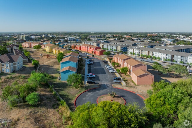 Building Photo - Cielo Hills Apartments