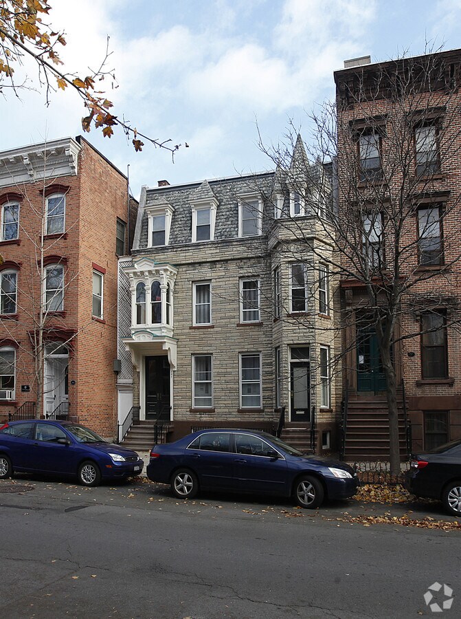 Primary Photo - 287 State St Apartments
