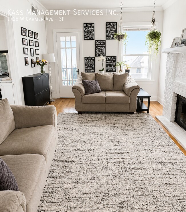 Photo - 1726 W Carmen Ave Unit 3F