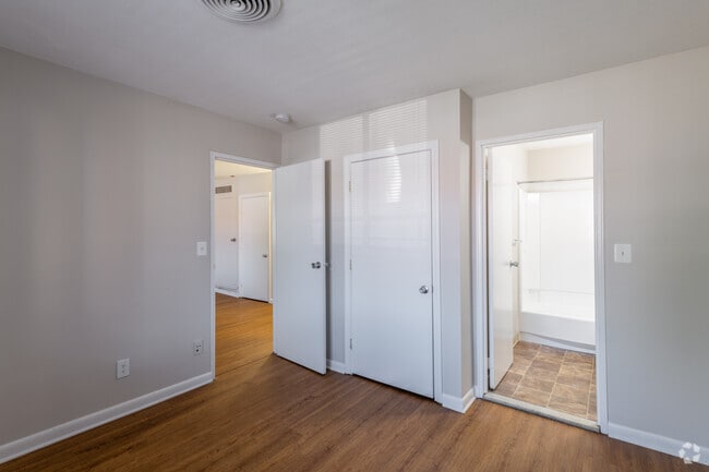 1BR, 1BA - 500SF