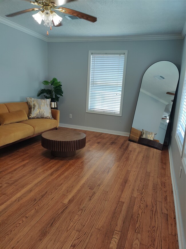 Photo - 919 Oak Meadows St