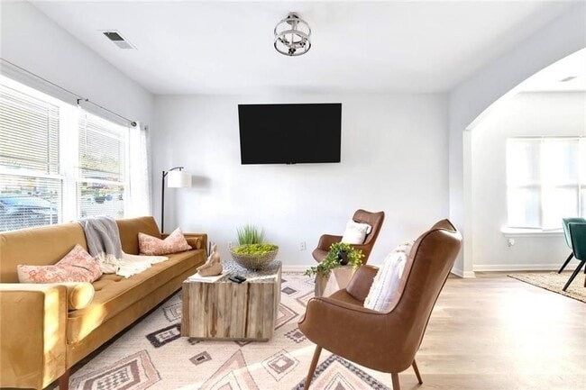 Photo - 56 Holly Rd NW