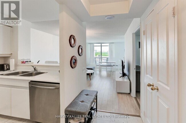 Photo - 942 Yonge St Unit 1018