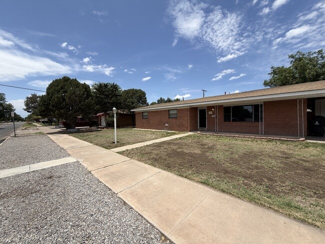 Building Photo - 609 S Plains Park Dr