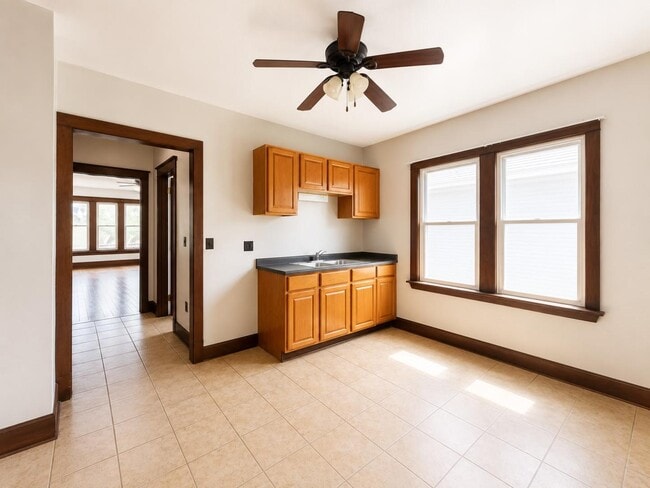 Photo - 2607 N 44th St Unit 2609 Upper