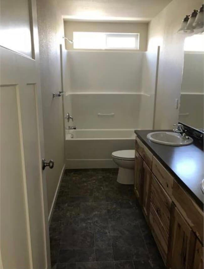 Photo - 1122 Hourglass Ln