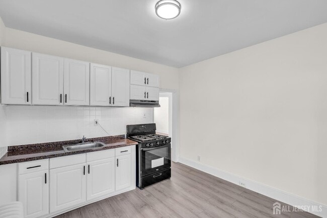 Photo - 375 Delavan St Unit 2