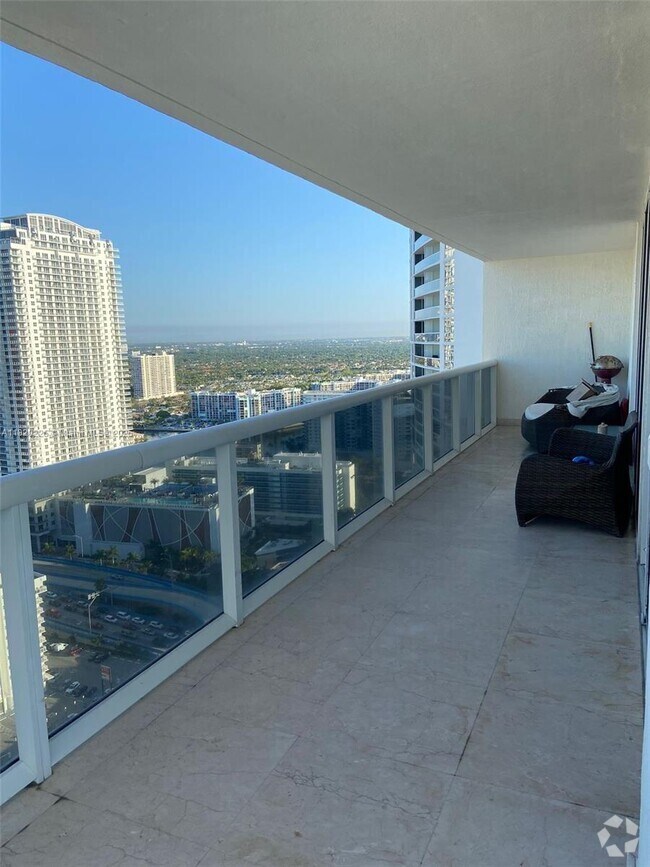 Building Photo - 1830 S Ocean Dr Unit 3306 Rental