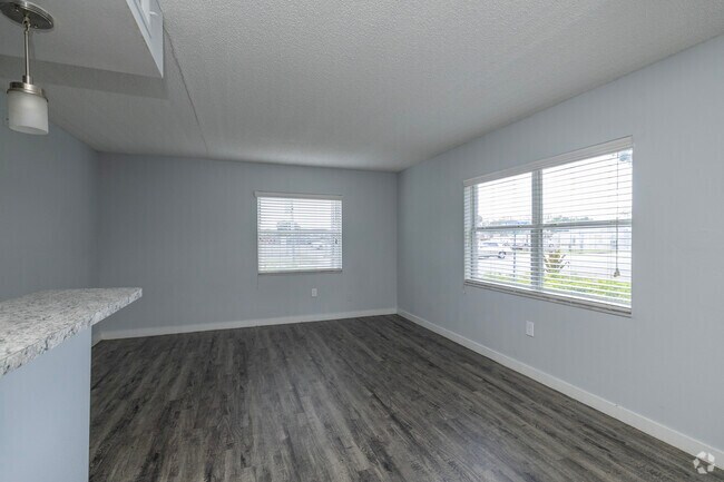 1BR, 1BA - 586SF - Entrance
