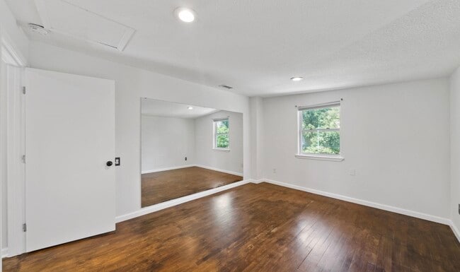 Photo - 1016 W 12th St