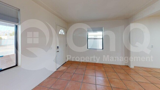 Photo - 1002 E Simmons St