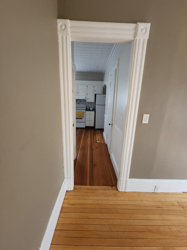 34 Laurel St