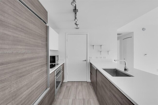 Building Photo - 1100 S Miami Ave Unit 509