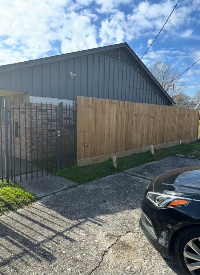 4210 Kewanee St Unit 6