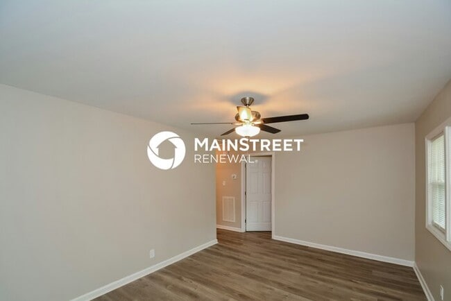 2 Bedroom Pet-Friendly Home in Hillsborough, NC with Main Street Renewal