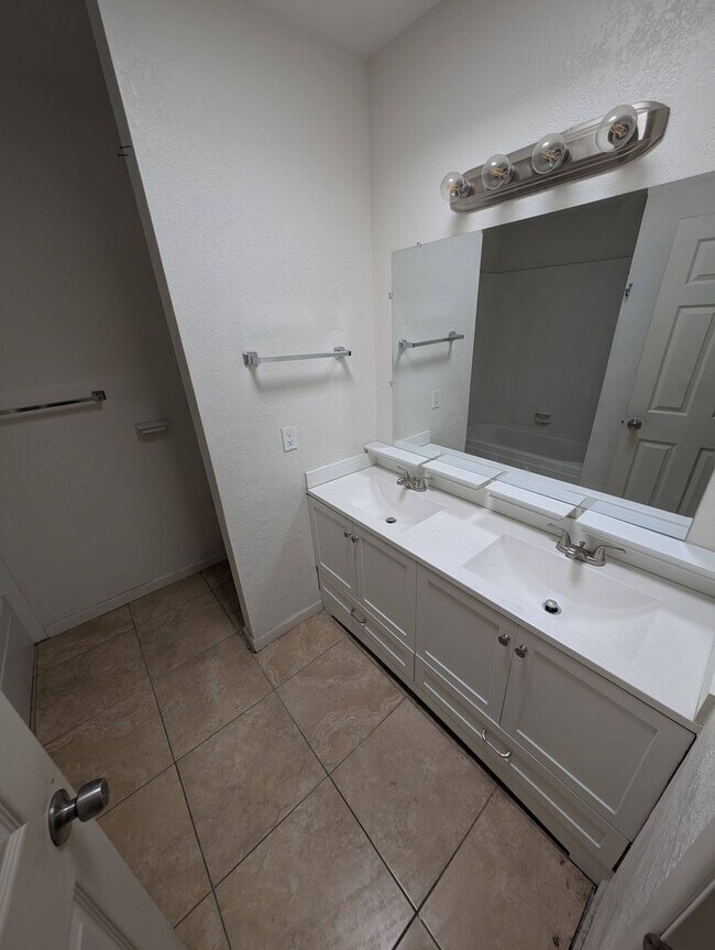 Photo - Beautiful Air Conditioned Condo! MUST SEE!... Unit 3959