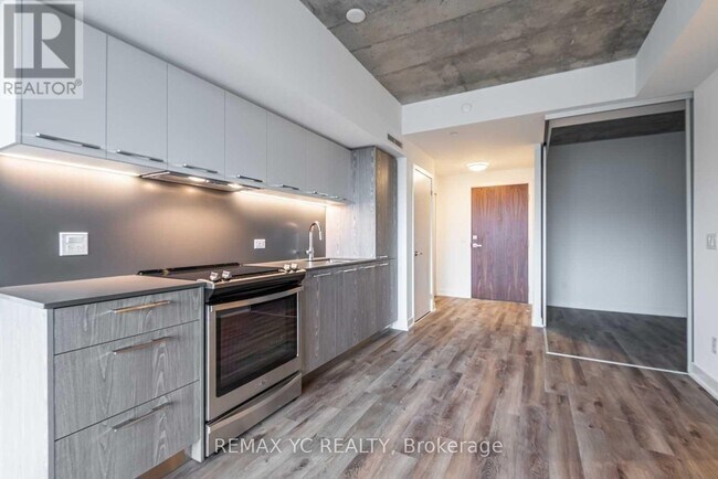 Photo - 30 Baseball Pl Unité 923