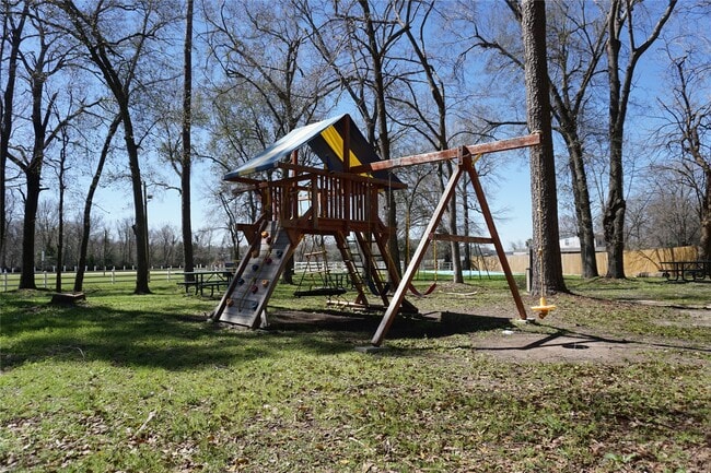 Building Photo - 11751 White Cedar St