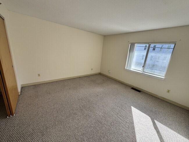 Photo - 142 North Beacon St Unidad A1