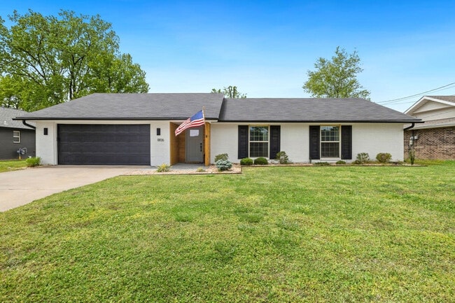 Photo - 1806 SW D St Unit ID1221910P