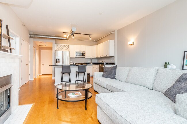 Photo - 909 W Washington Blvd