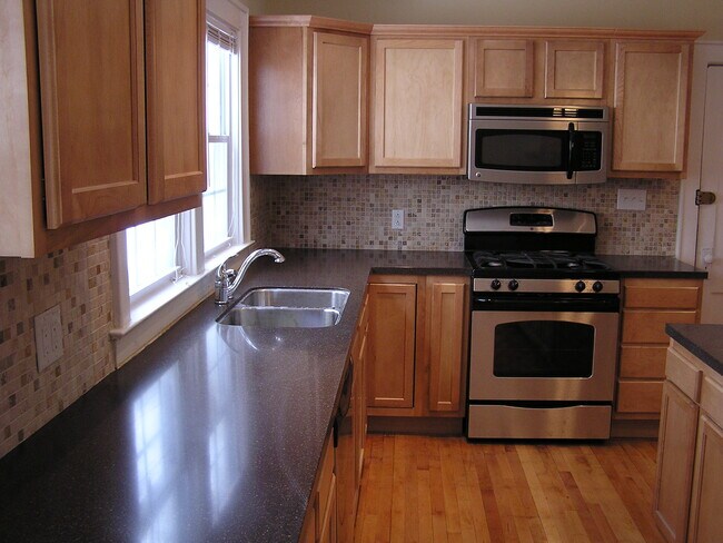 Photo - 425 Roosevelt Ave