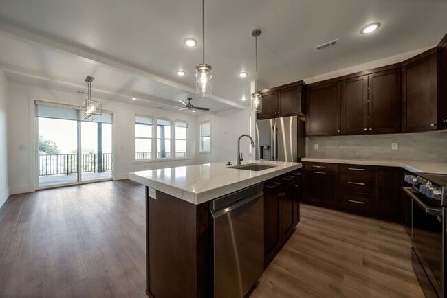 Photo - SPECTACULAR VIEWS, MIL APT, BRAND NEW MOUN...