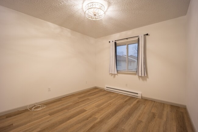 Photo - 404 Chelsea Cv S