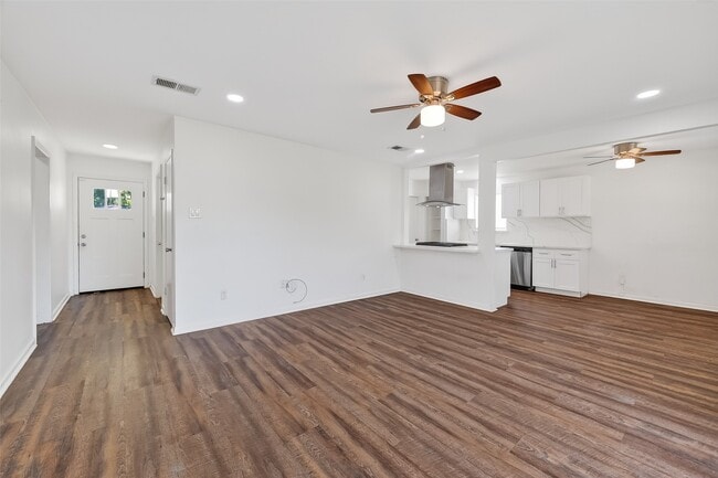 Building Photo - 23567 Pine Forest Dr