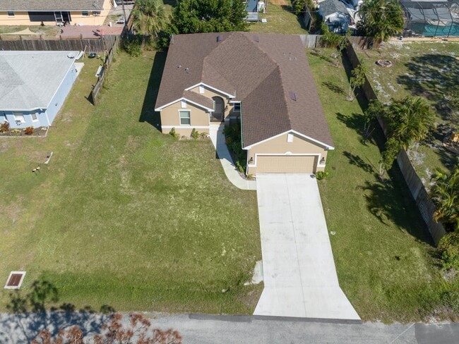 Photo - 886 Euclid Rd