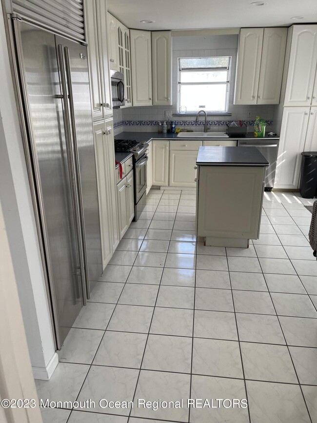 8 Dwight Dr