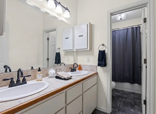 Photo - 7 bedroom home 2 min walk from Campus