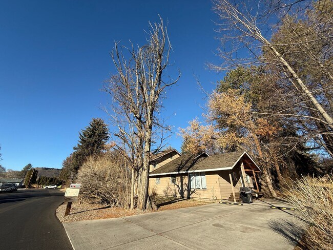 Photo - 275 SW 2nd St Unidad 3