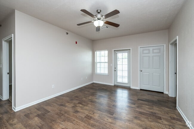 3BR, 2BA - 1,350SF - Living Room