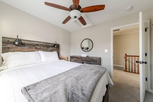 Photo - 301 Rollason Dr
