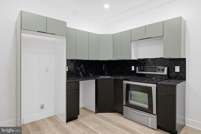 Photo - 349 N 62nd St